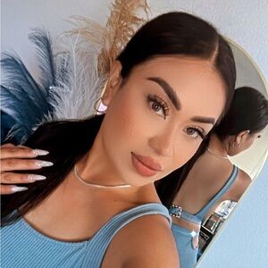 Meet your Posher, Reyna jasmine